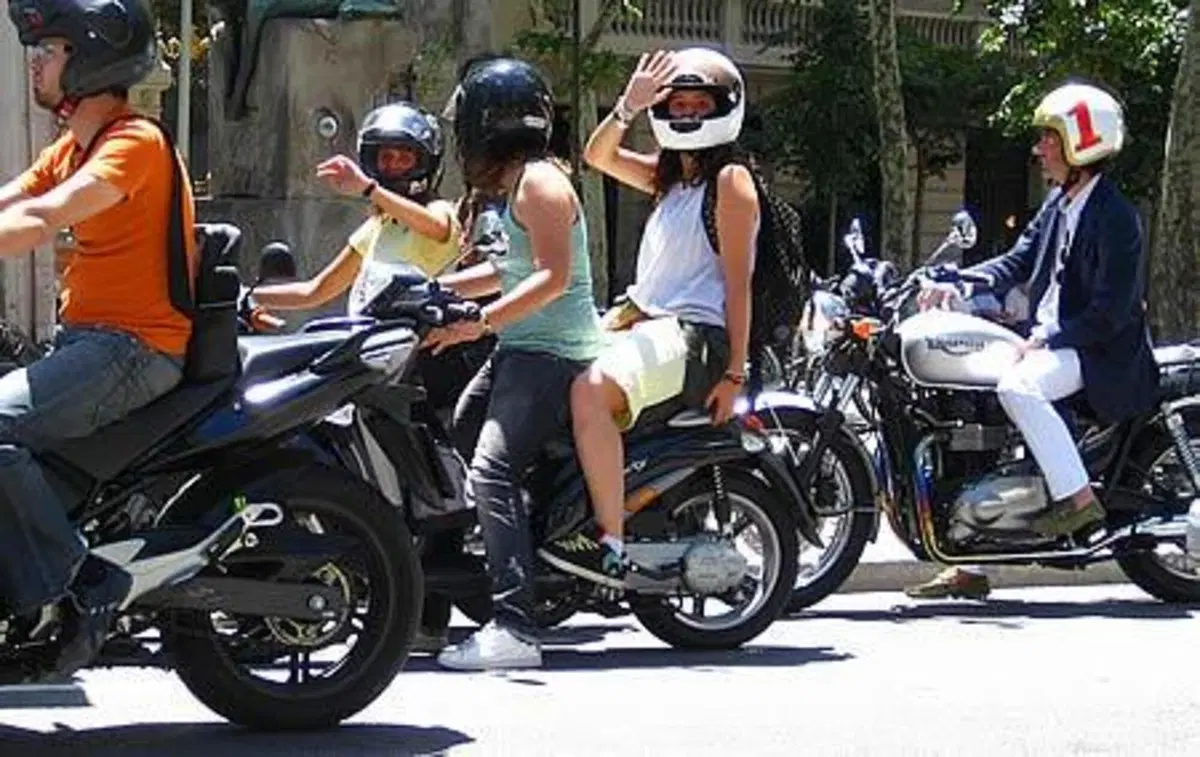 Il bel tempo spinge le vendite in Spagna.  Kawasaki Z900 è la preferita