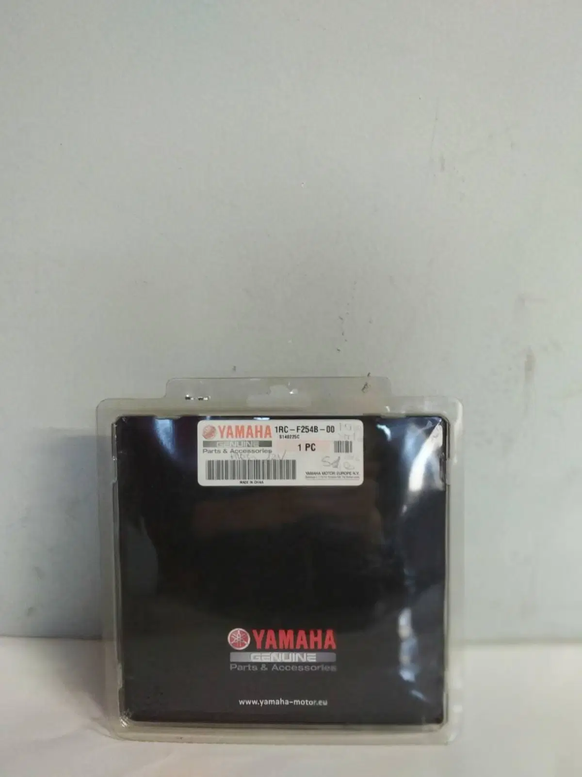 PRESA 12 V YAMAHA (2)