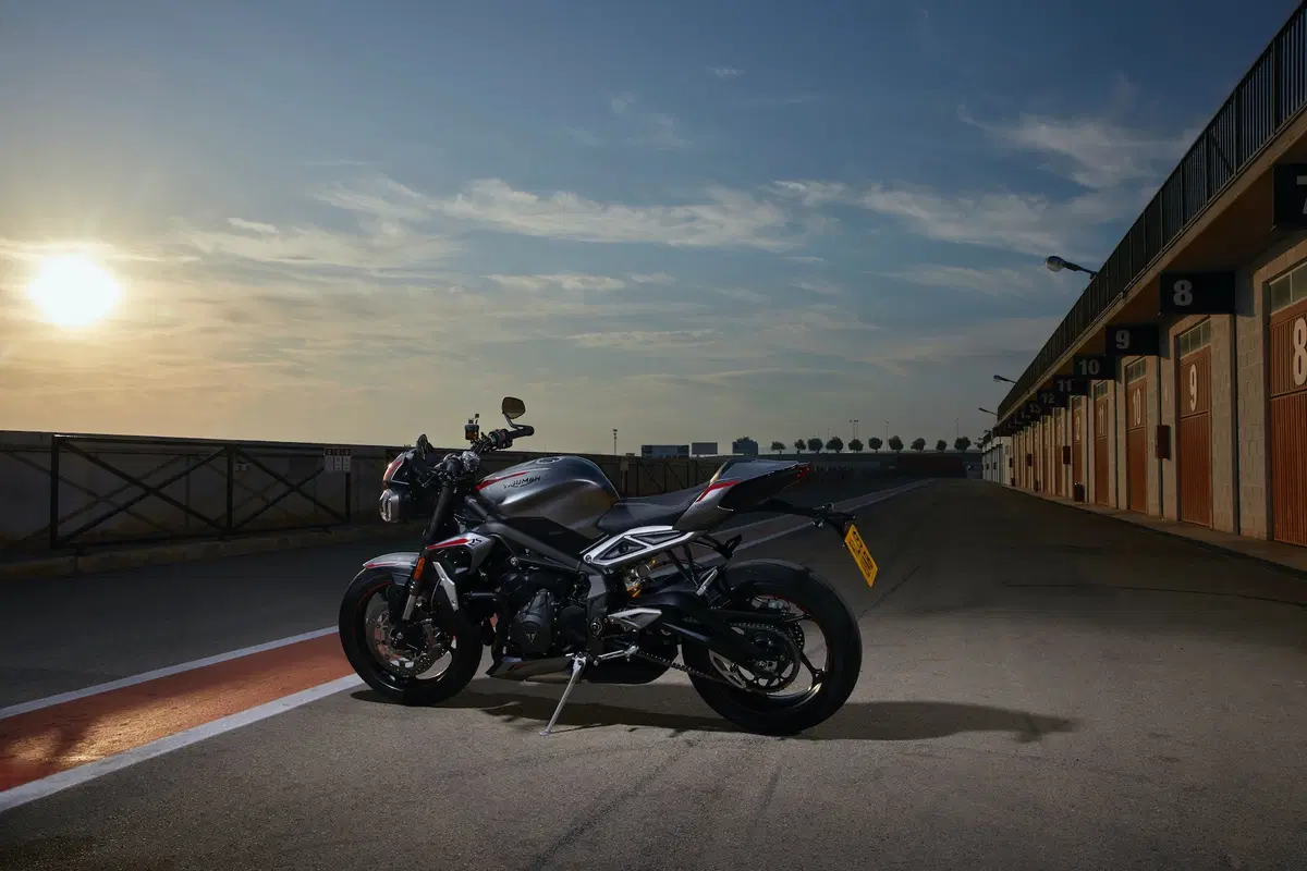 Triumph Street Triple RS TEST: più bella, più muscolosa (24)
