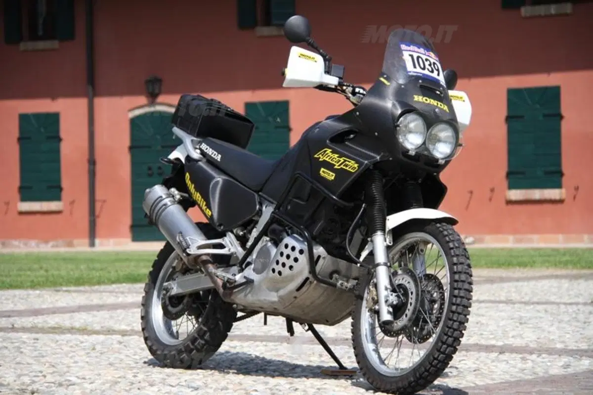 Pellicola. Come cambiare il look alla moto senza perdere l’originalità