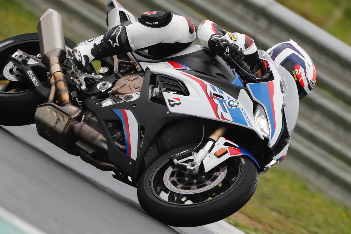 BMW S1000RR. Il ritorno della Doppia Erre (4)