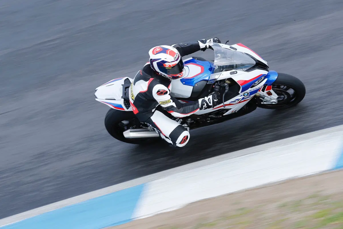 BMW S1000RR. Il ritorno della Doppia Erre (7)