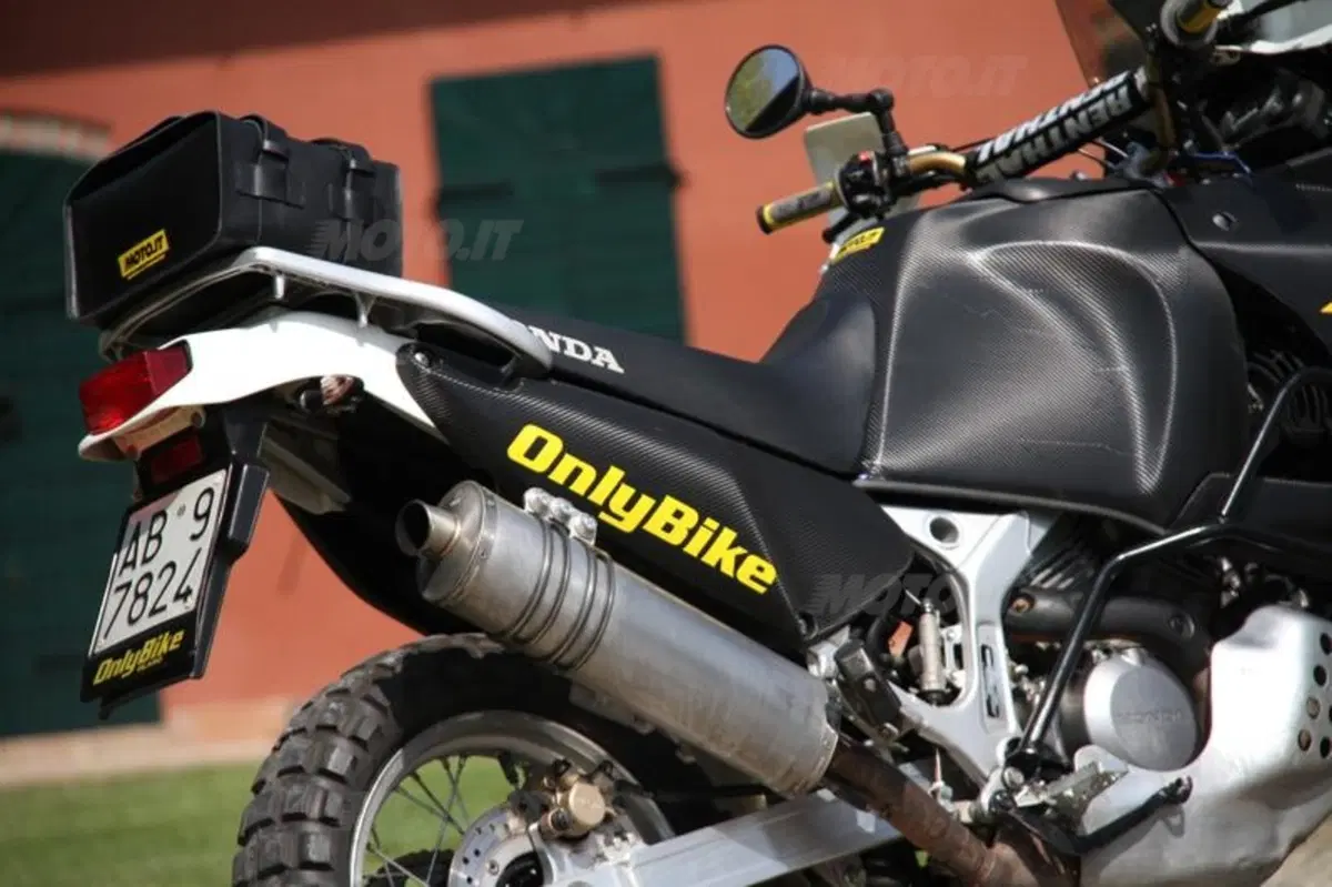 Pellicola. Come cambiare il look alla moto senza perdere l’originalità (19)