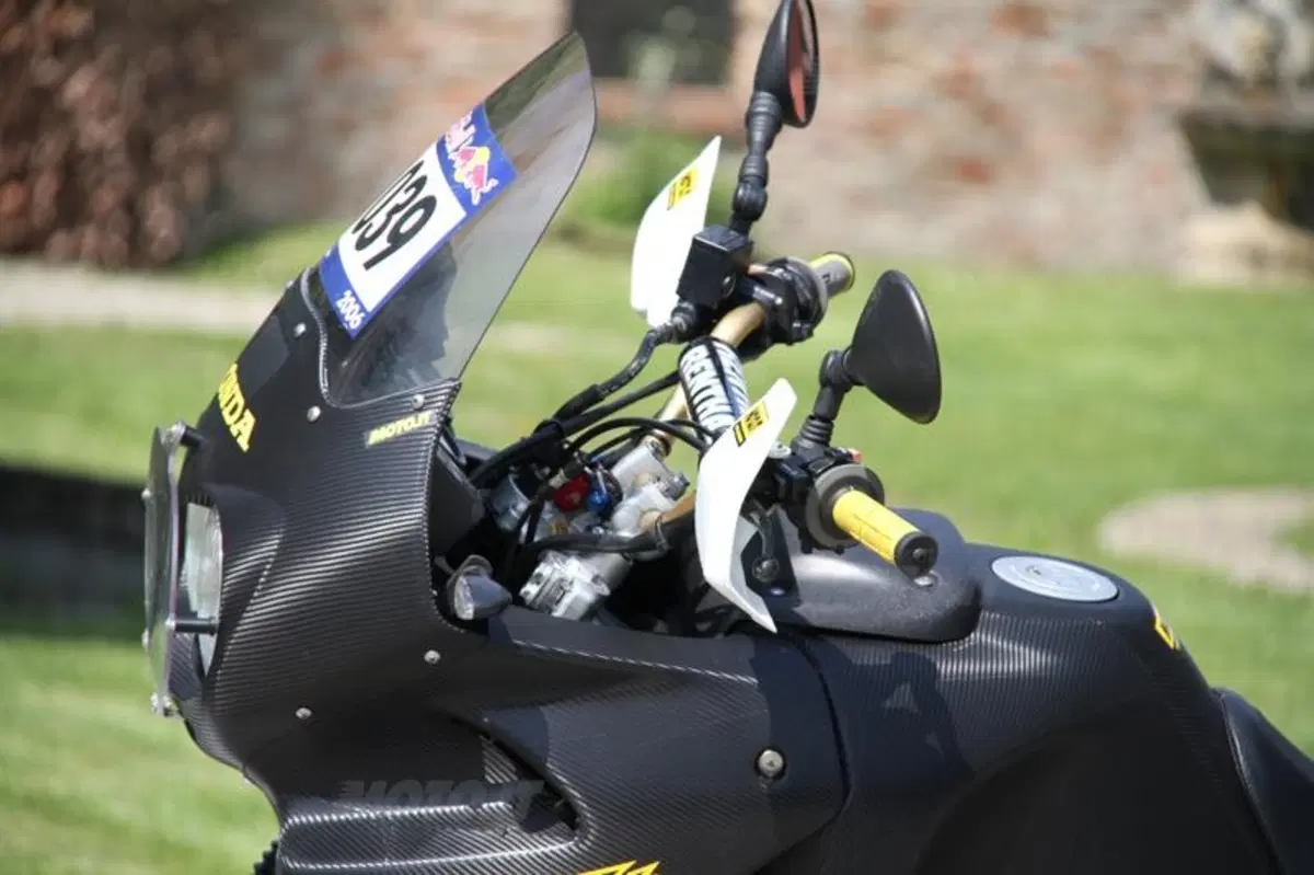 Pellicola. Come cambiare il look alla moto senza perdere l’originalità (23)