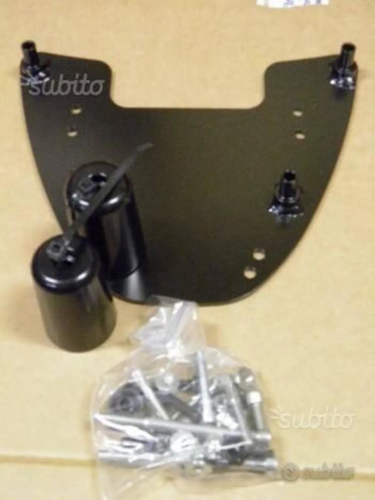 PIASTRA FISSAGGIO BAULETTO NUOVA CON CONTRAPPESI Aprilia