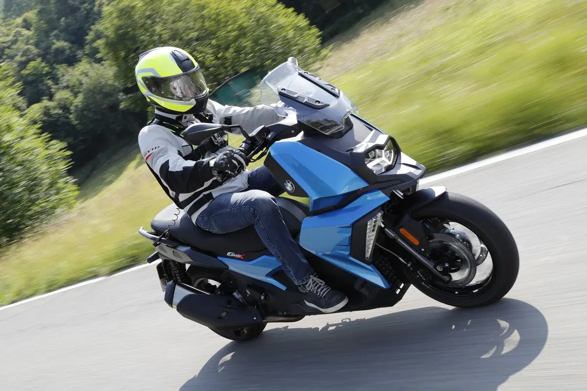 BMW C 400 X 2018. Comfort e prestazioni (2)