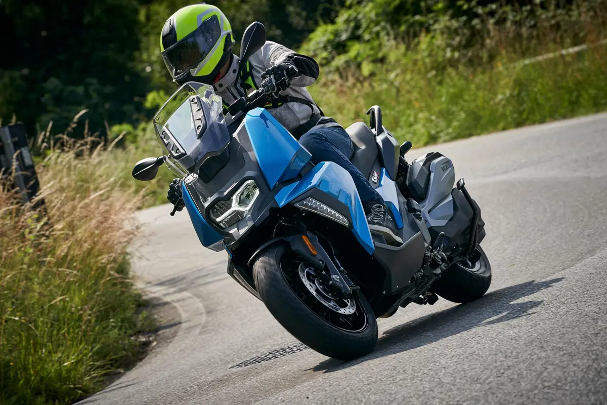 BMW C 400 X 2018. Comfort e prestazioni (3)
