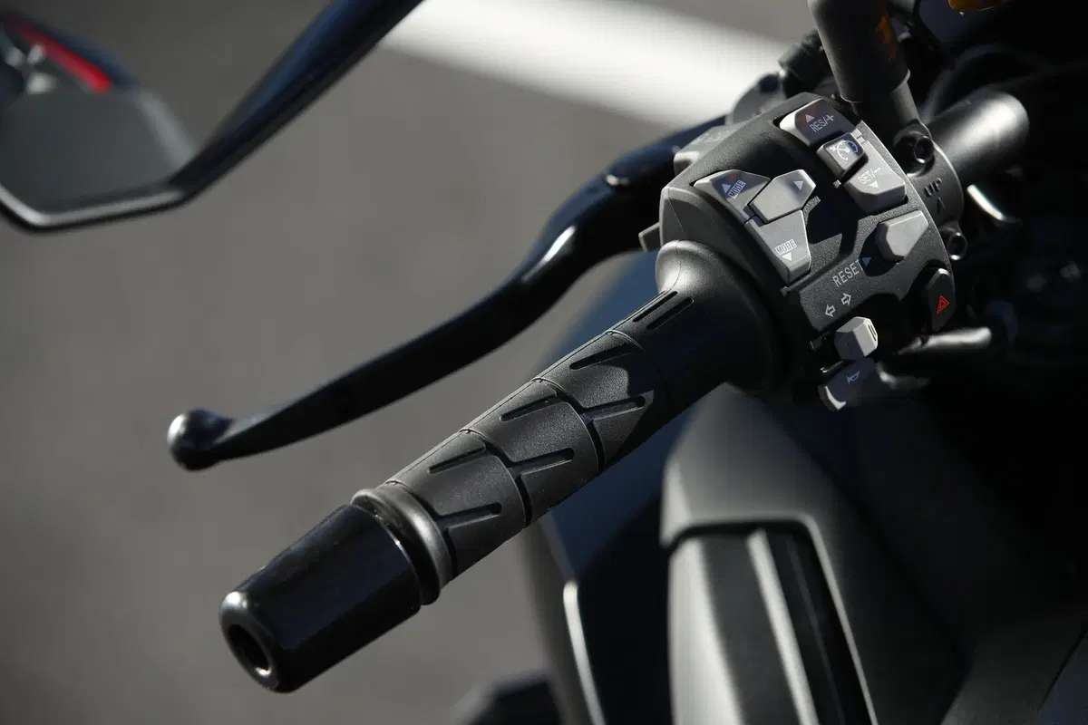 Kawasaki Z H2 La Supercharged si sveste (2)
