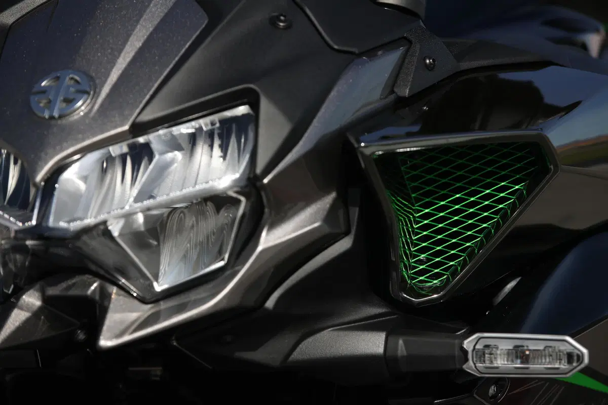 Kawasaki Z H2 La Supercharged si sveste (3)