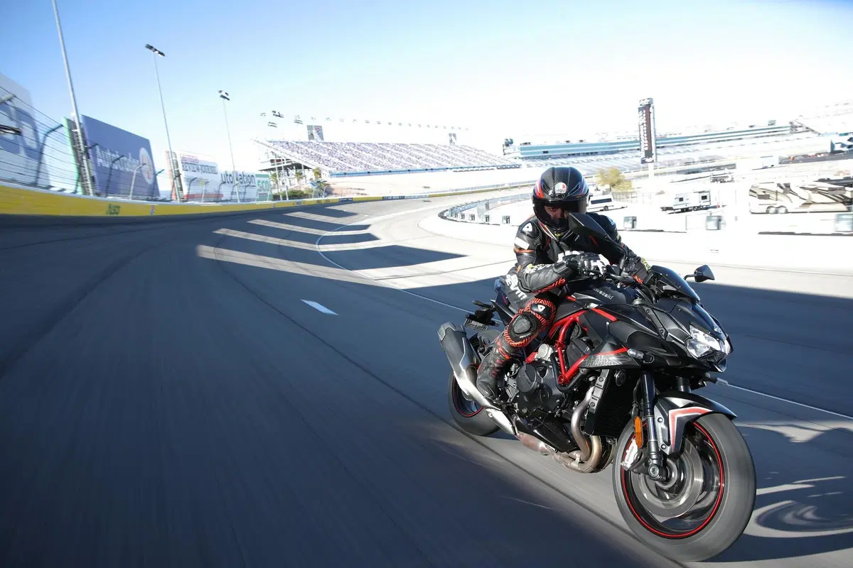 Kawasaki Z H2 La Supercharged si sveste