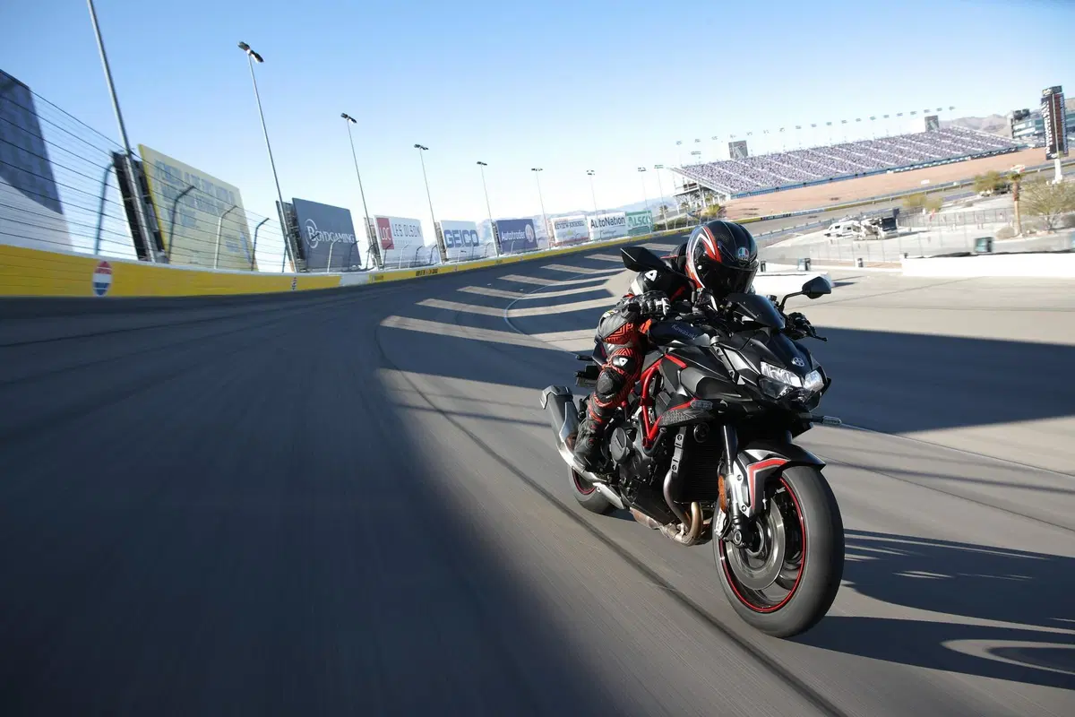 Kawasaki Z H2 La Supercharged si sveste (2)