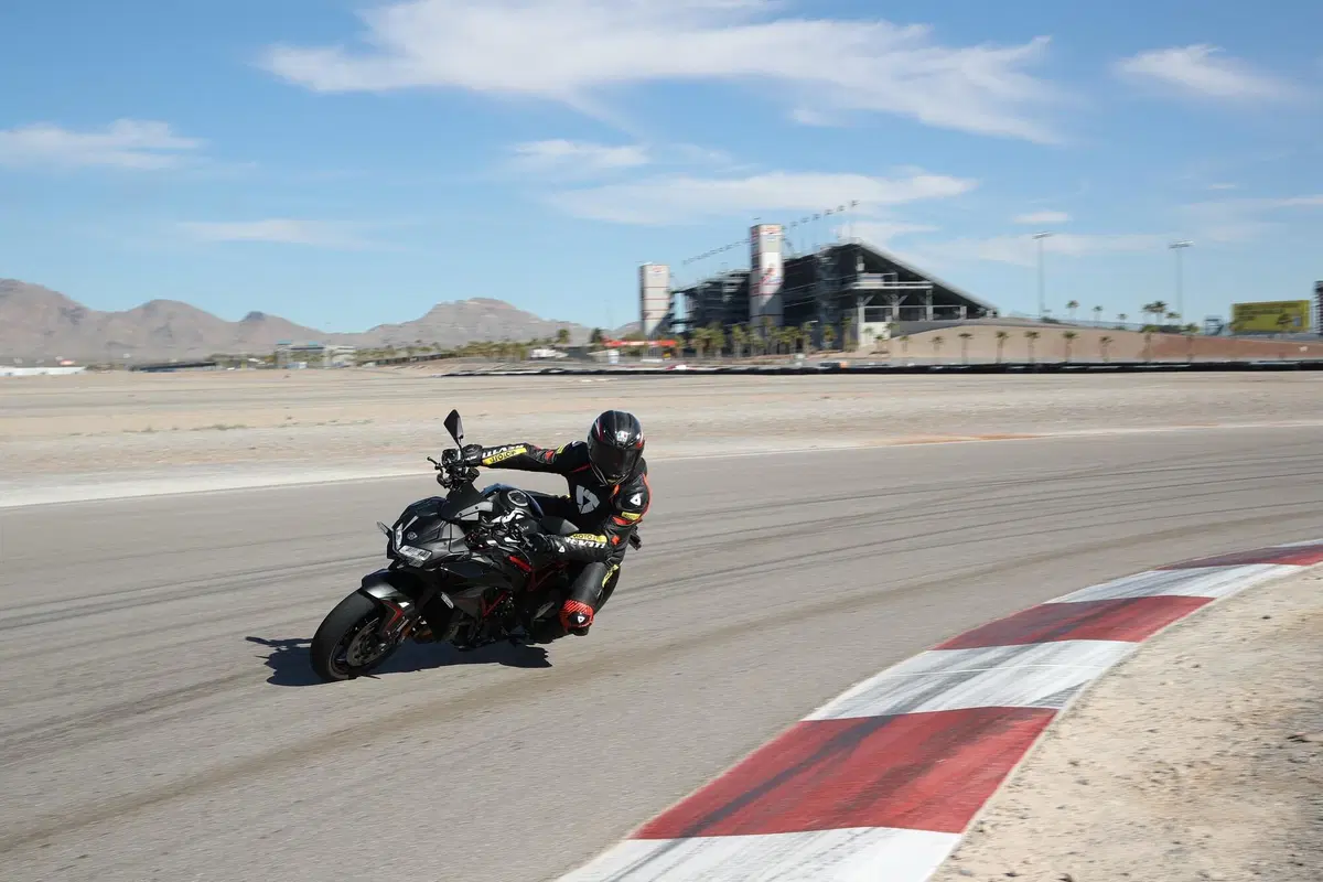 Kawasaki Z H2 La Supercharged si sveste (7)