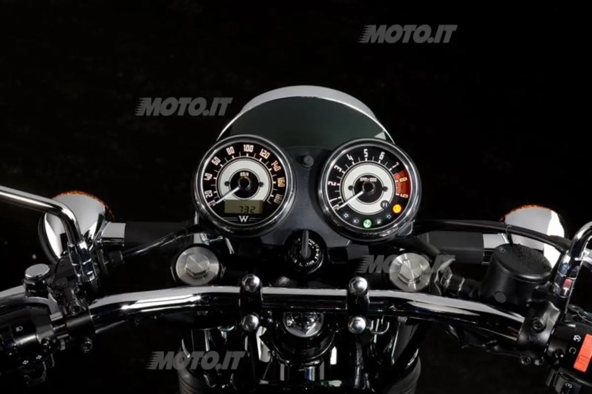 Kawasaki W 800, accensione spia FI