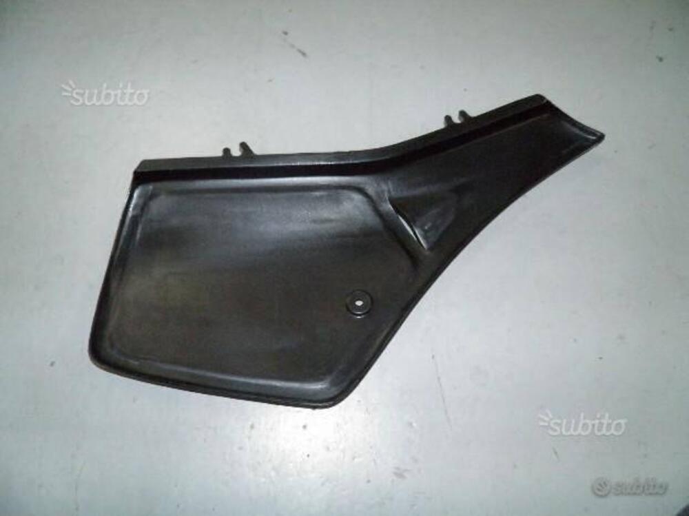 FIANCATINA SX APRILIA ETX 350. CODICE AP8130343 (2)