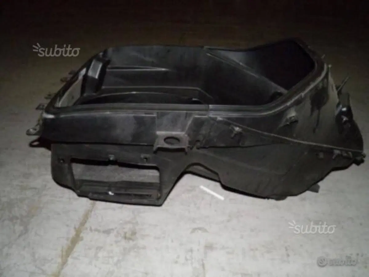 VANO PORTACASCO USATO PER HONDA SW T 400. (2)