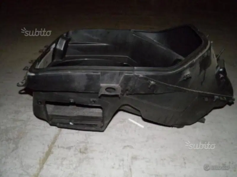VANO PORTACASCO USATO PER HONDA SW T 400. (2)
