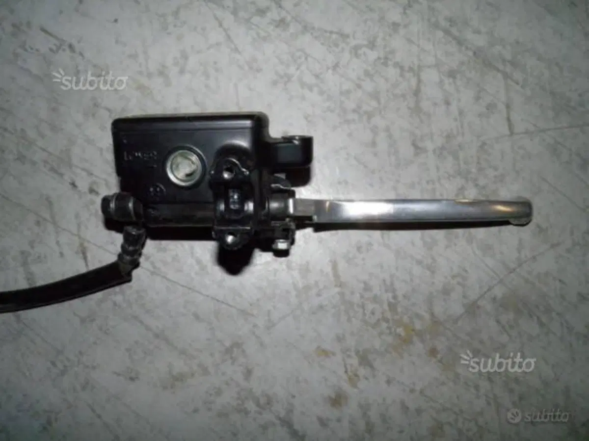 POMPA FRENO DX USATA CON LEVA PER HONDA SW T 400 (2)
