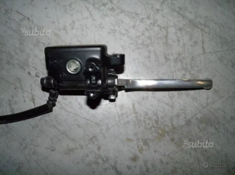 POMPA FRENO DX USATA CON LEVA PER HONDA SW T 400 (2)