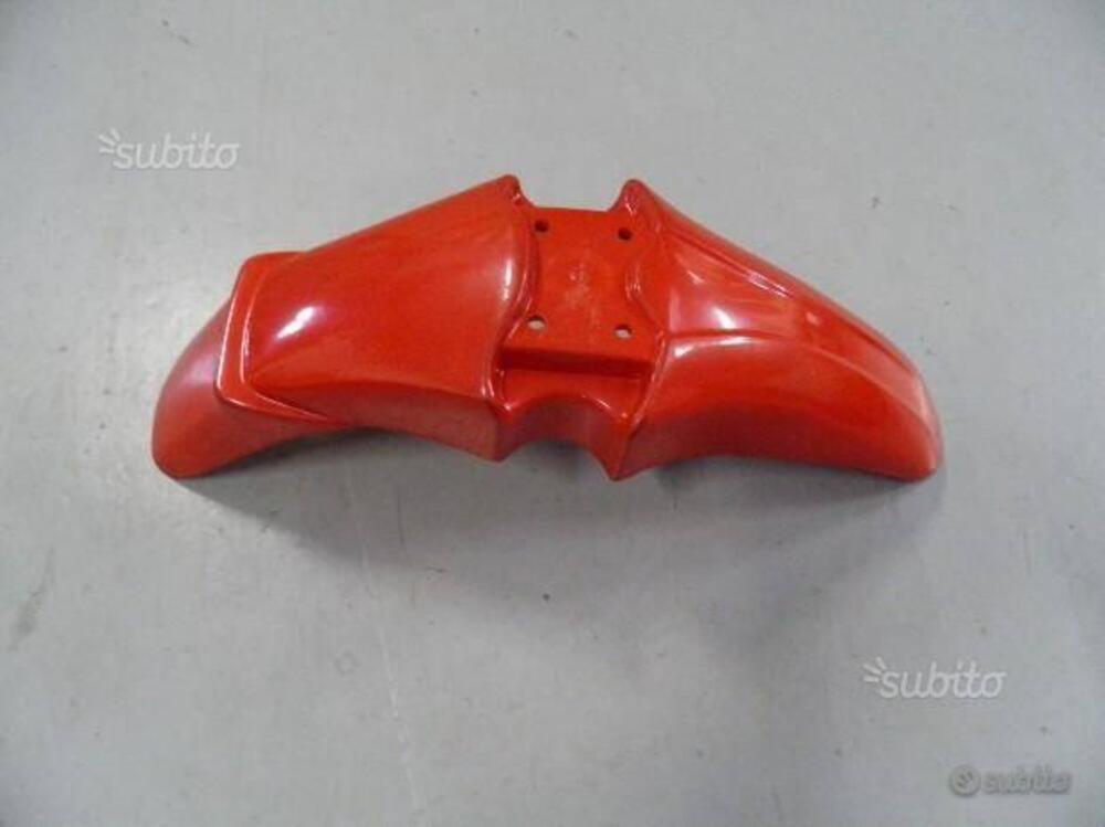 PARAFANGO ANTERIORE PER APRILIA CODICE AP8126021