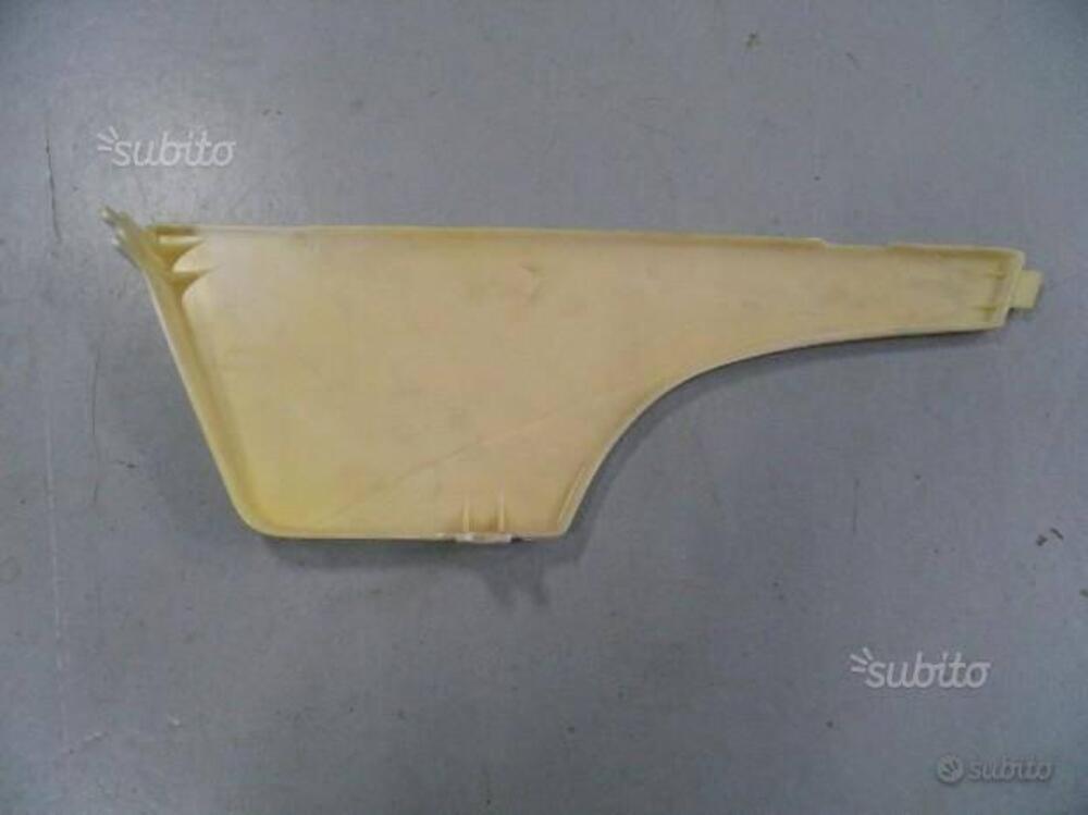 FIANCATINA DX PER APRILIA SX 125. CODICE AP8130286 (2)