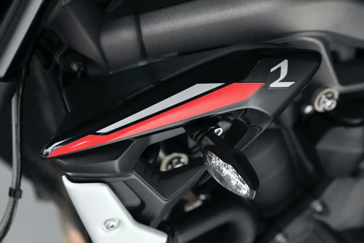 Nuova Triumph Street Triple R: ecco foto, dati e prezzo! (13)