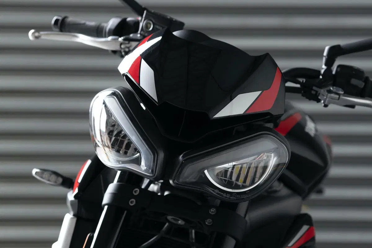Nuova Triumph Street Triple R: ecco foto, dati e prezzo! (15)