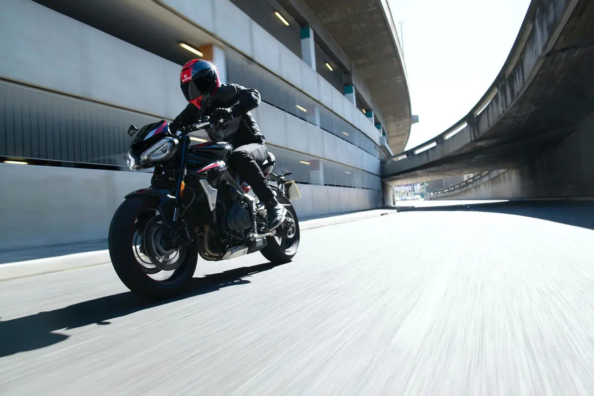 Nuova Triumph Street Triple R: ecco foto, dati e prezzo! (22)
