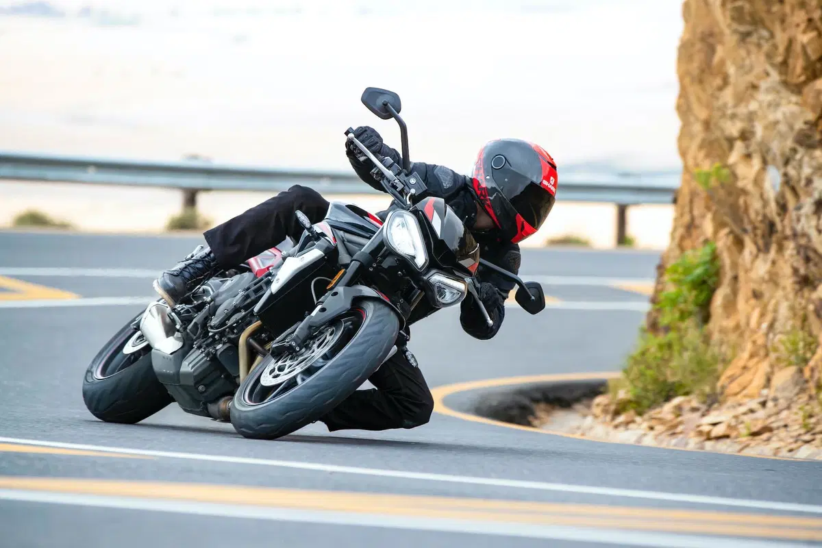 Nuova Triumph Street Triple R: ecco foto, dati e prezzo! (24)