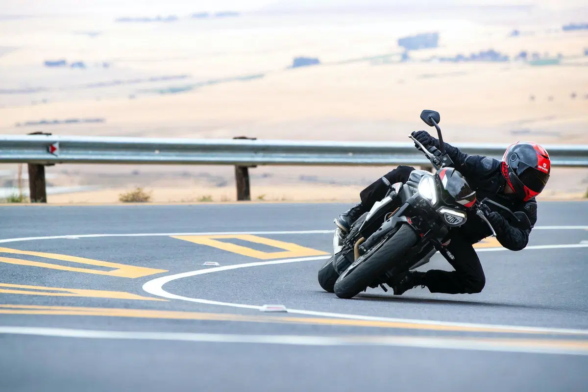 Nuova Triumph Street Triple R: ecco foto, dati e prezzo! (25)