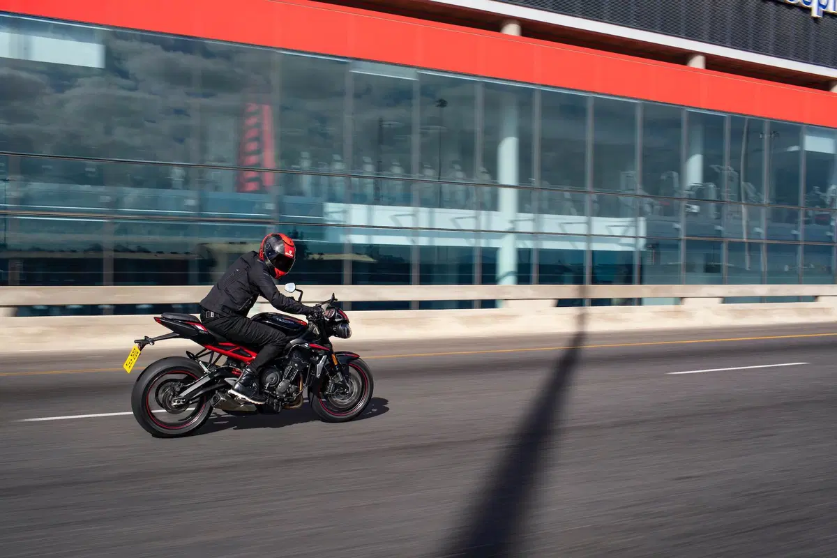 Nuova Triumph Street Triple R: ecco foto, dati e prezzo! (27)