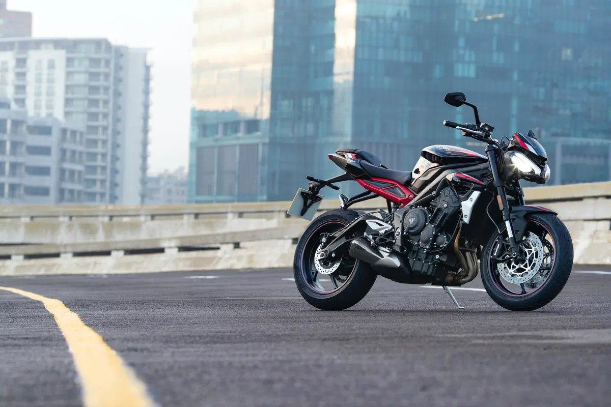 Nuova Triumph Street Triple R: ecco foto, dati e prezzo! (28)