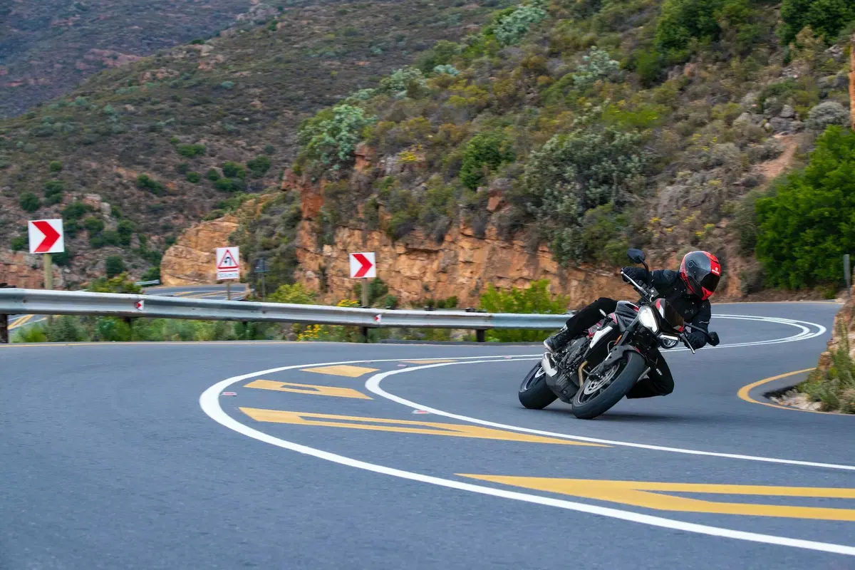 Nuova Triumph Street Triple R: ecco foto, dati e prezzo! (33)