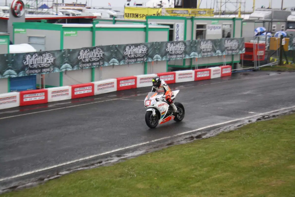 North West 200. Incredibile risultato dell'italiano Stefano Bonetti (9)