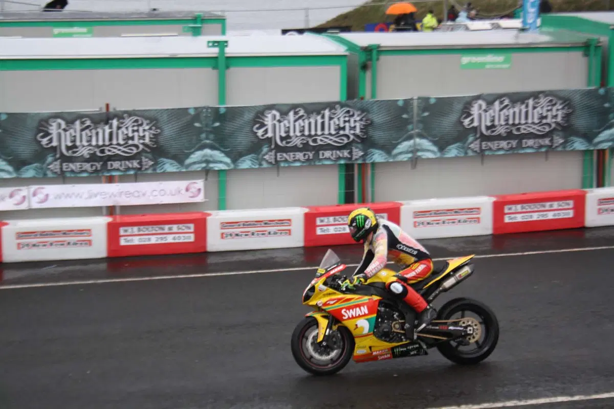 North West 200. Incredibile risultato dell'italiano Stefano Bonetti (11)