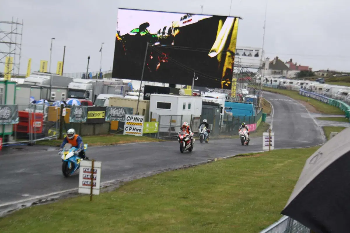 North West 200. Incredibile risultato dell'italiano Stefano Bonetti (13)