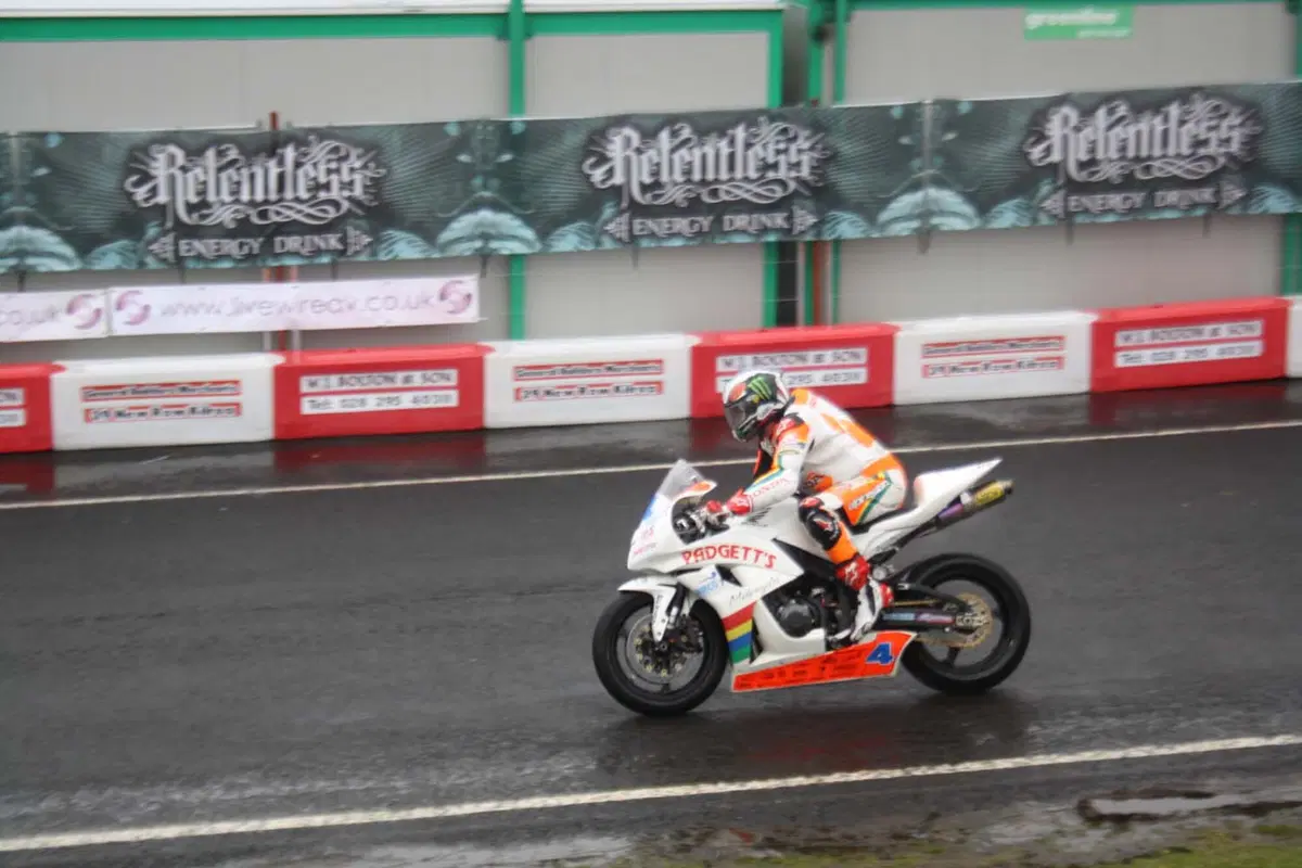 North West 200. Incredibile risultato dell'italiano Stefano Bonetti (16)