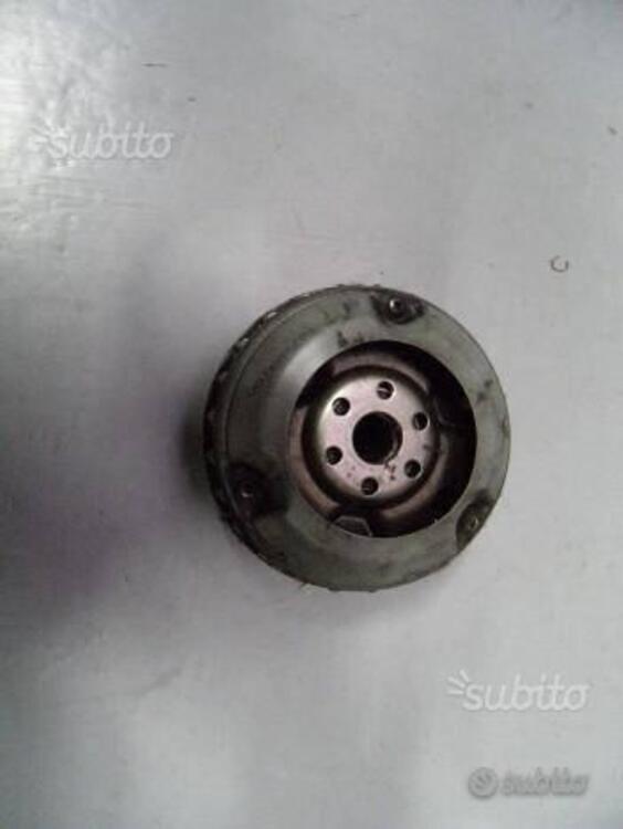 PULEGGIA PRIMARIA USATA PER SCARABEO 125 E 150 Aprilia (2)