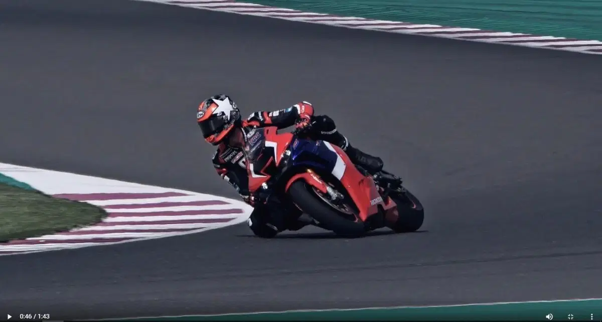 Alex Polita (e gli altri piloti Honda) sulla CBR-RRR a Losail (3)