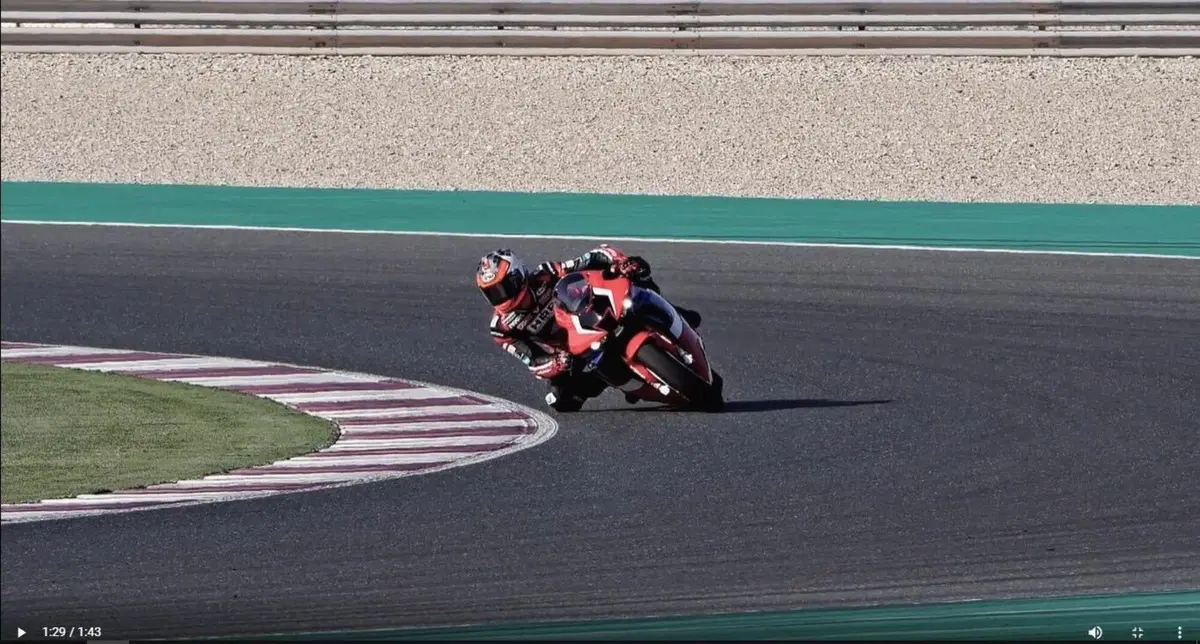 Alex Polita (e gli altri piloti Honda) sulla CBR-RRR a Losail (5)