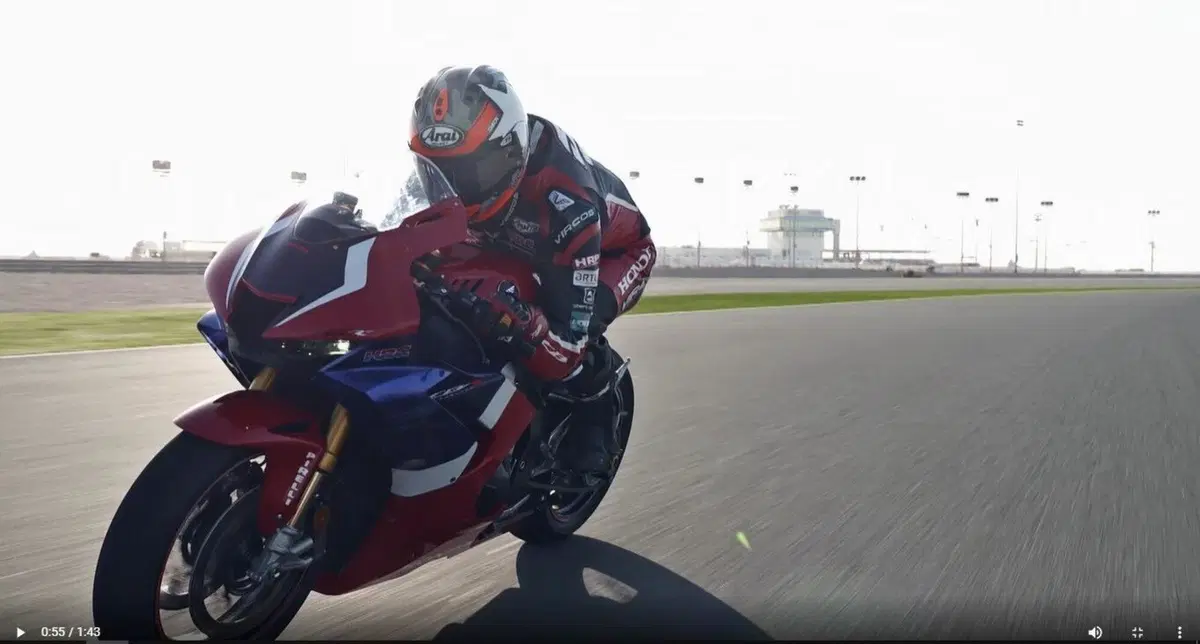 Alex Polita (e gli altri piloti Honda) sulla CBR-RRR a Losail (9)