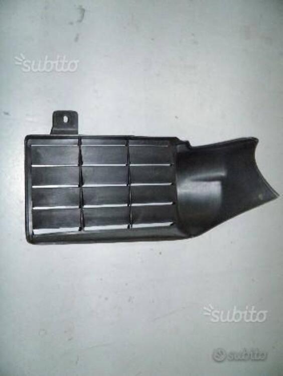 RETE CONVOGLIATORE Dx APRILIA. CODICE AP8230107 (2)