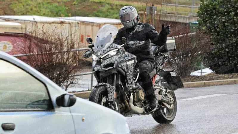 Ducati Multistrada V4, ancora foto spia