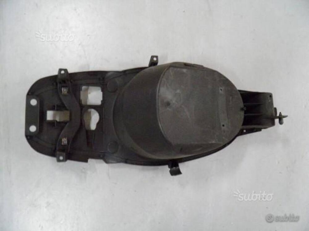 VANO PORTACASCO USATO APRILIA SR 50 AP8258058 (2)