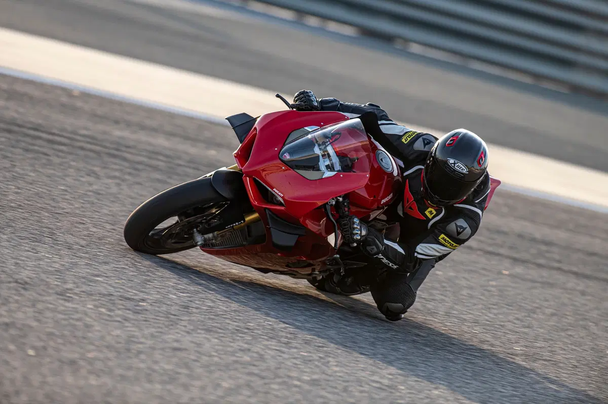 Ducati Panigale V4 S 2020 (7)