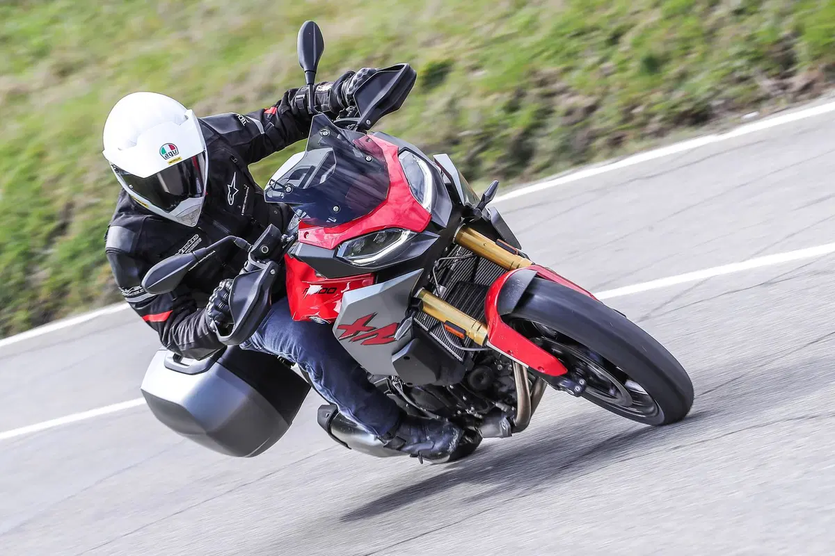 BMW F900XR 