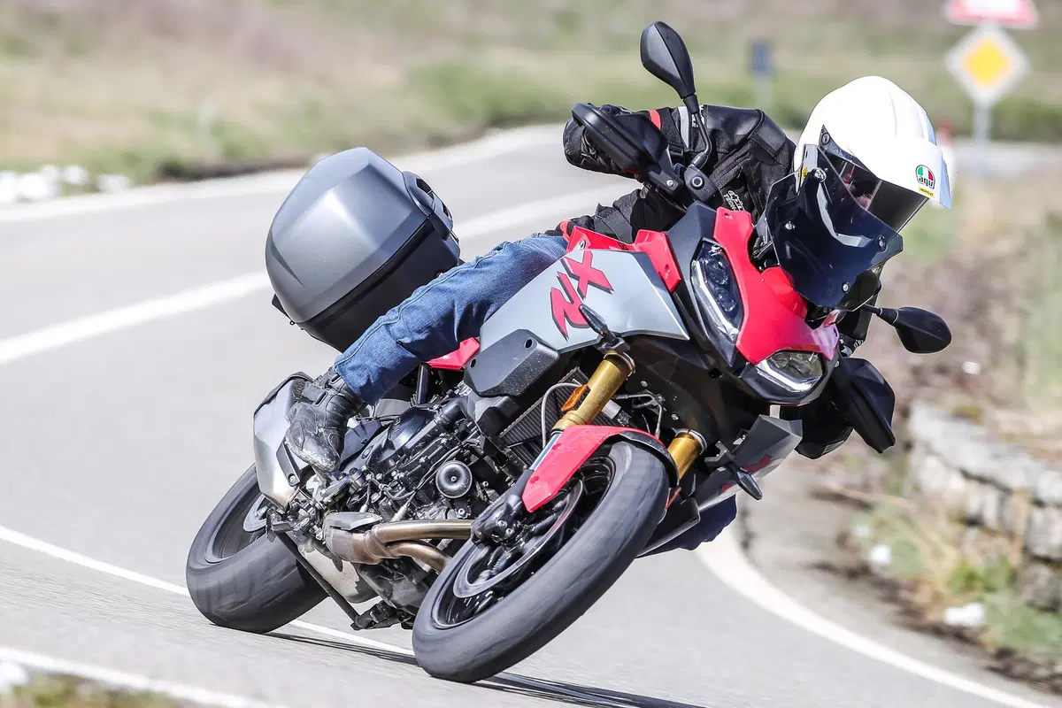 BMW F900XR vs Yamaha Tracer 900GT: TEST crossover 2020, sfida aperta (4)