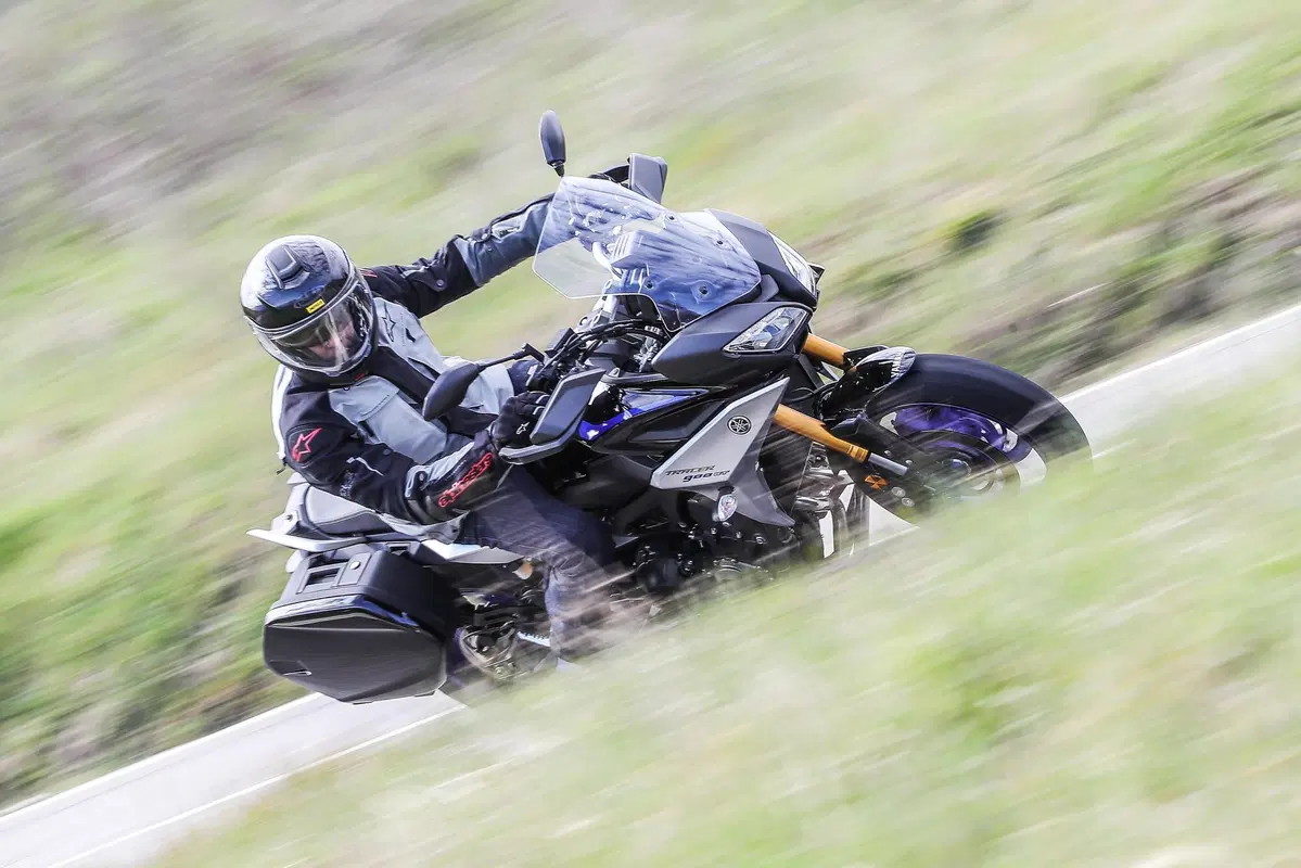 BMW F900XR vs Yamaha Tracer 900GT: TEST crossover 2020, sfida aperta (9)