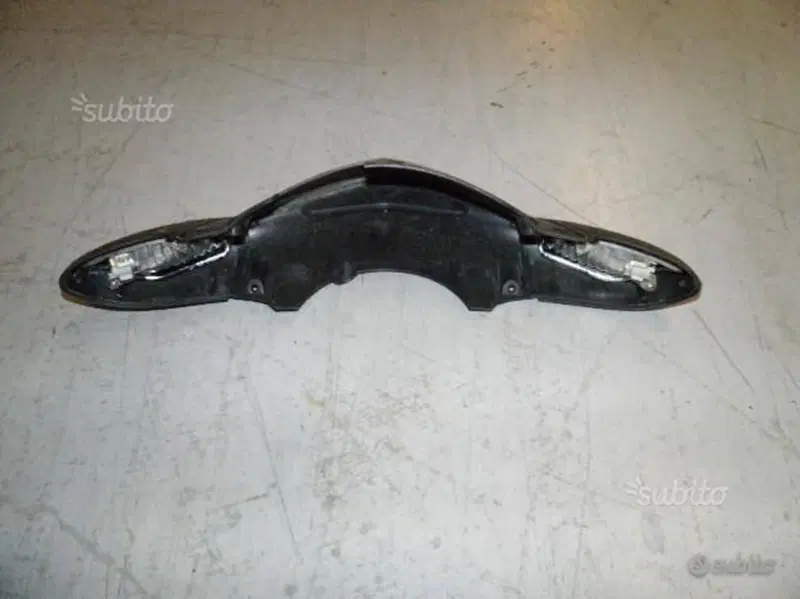 COPRIMANUBRIO USATO COMPLETO DI FRECCE APRILIA SR (2)