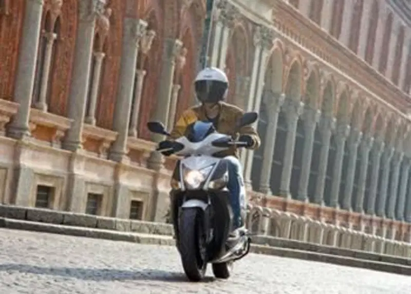 Kymco Agility 200i R16 + (2021 - 25) (7)