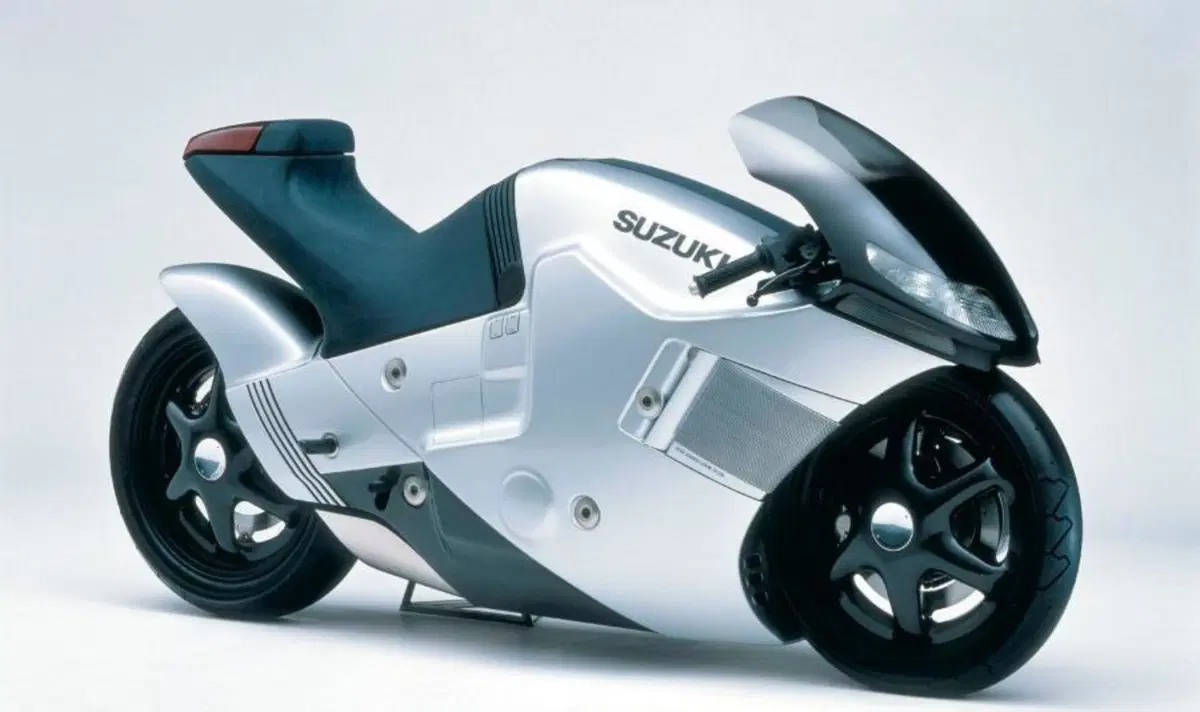Suzuki compie 100 anni: 10 moto per festeggiarla (3)
